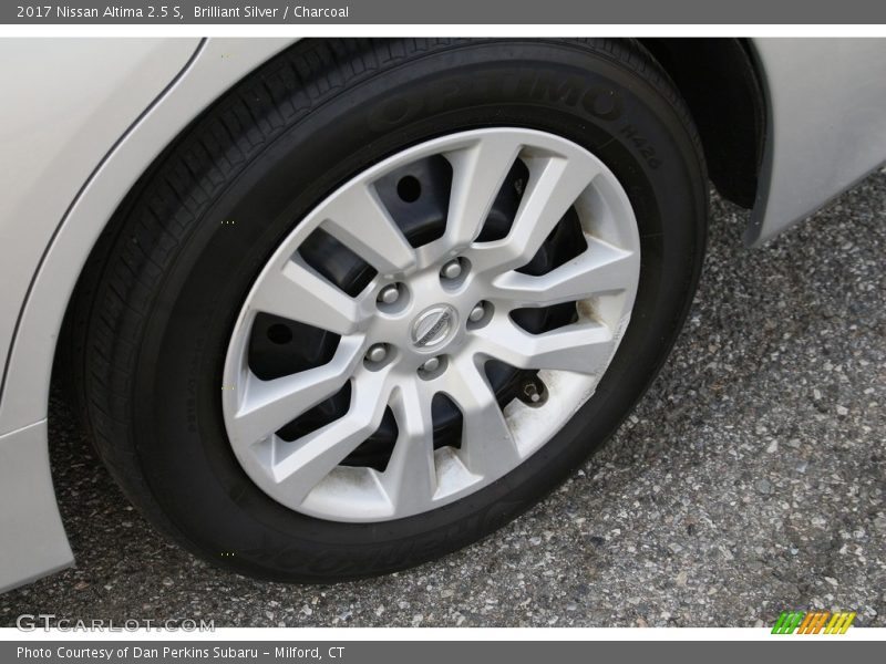 Brilliant Silver / Charcoal 2017 Nissan Altima 2.5 S