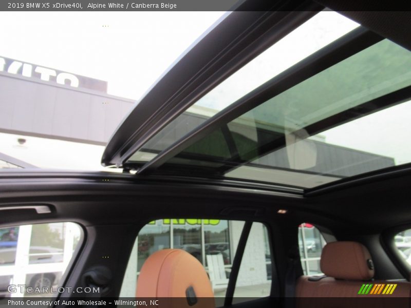 Alpine White / Canberra Beige 2019 BMW X5 xDrive40i