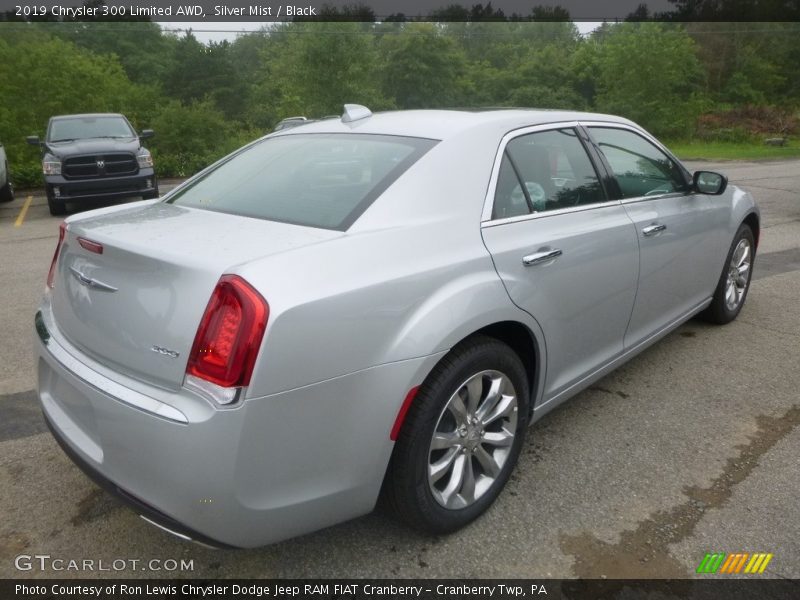 Silver Mist / Black 2019 Chrysler 300 Limited AWD