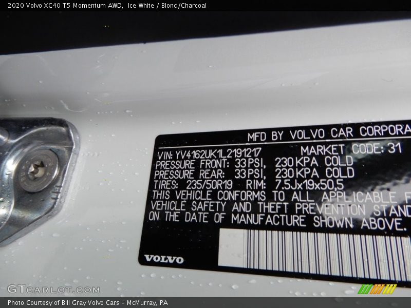 Ice White / Blond/Charcoal 2020 Volvo XC40 T5 Momentum AWD