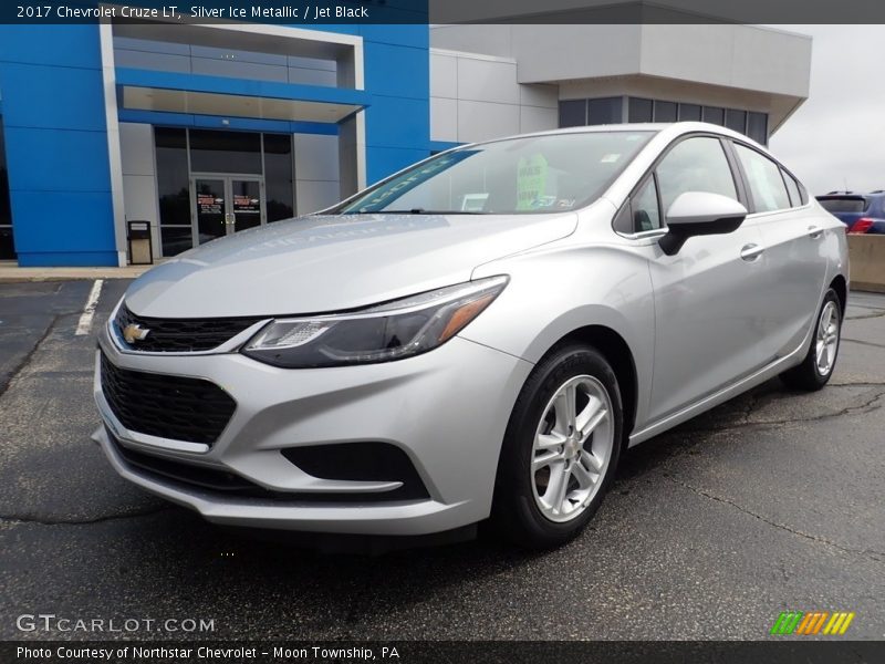 Silver Ice Metallic / Jet Black 2017 Chevrolet Cruze LT