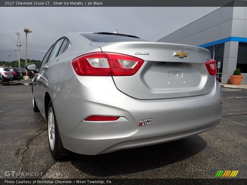 Silver Ice Metallic / Jet Black 2017 Chevrolet Cruze LT