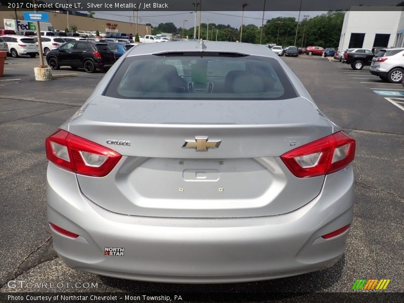 Silver Ice Metallic / Jet Black 2017 Chevrolet Cruze LT