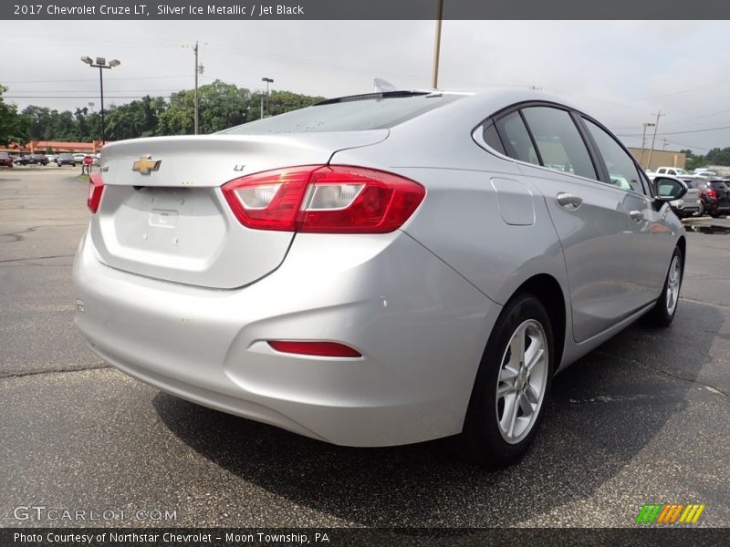 Silver Ice Metallic / Jet Black 2017 Chevrolet Cruze LT