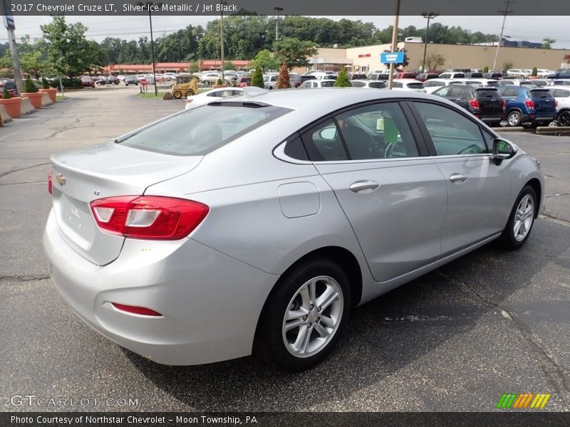Silver Ice Metallic / Jet Black 2017 Chevrolet Cruze LT