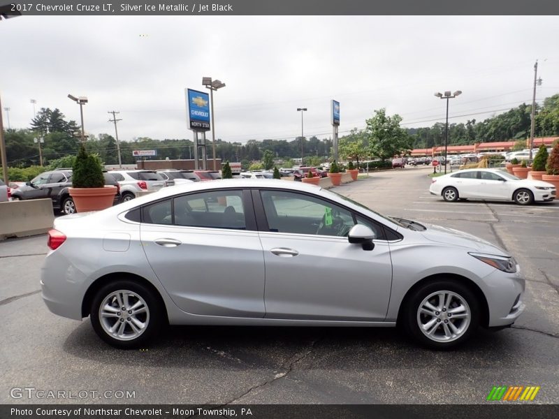 Silver Ice Metallic / Jet Black 2017 Chevrolet Cruze LT