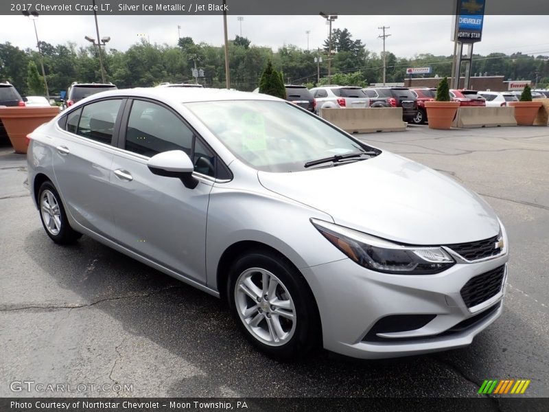 Silver Ice Metallic / Jet Black 2017 Chevrolet Cruze LT