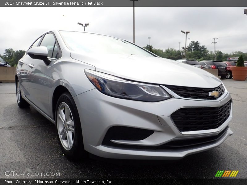 Silver Ice Metallic / Jet Black 2017 Chevrolet Cruze LT
