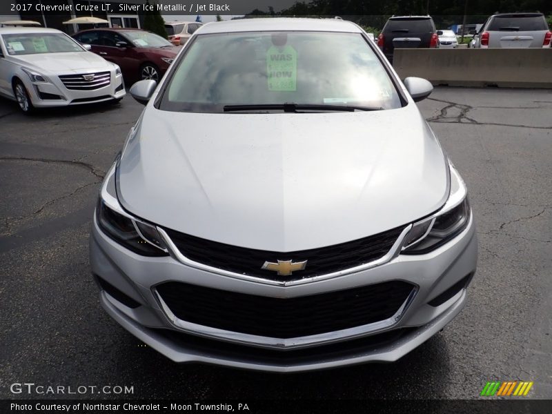 Silver Ice Metallic / Jet Black 2017 Chevrolet Cruze LT