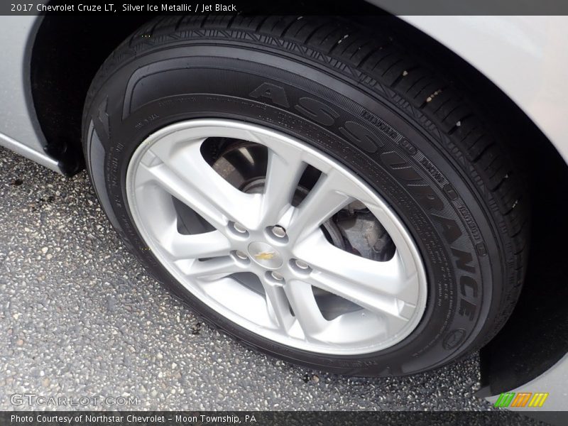 Silver Ice Metallic / Jet Black 2017 Chevrolet Cruze LT