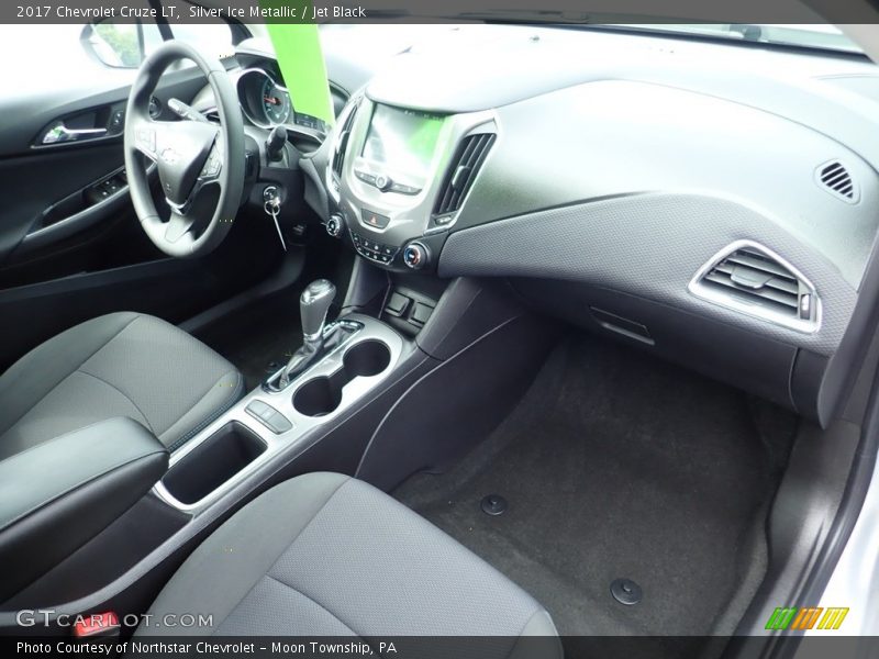 Silver Ice Metallic / Jet Black 2017 Chevrolet Cruze LT
