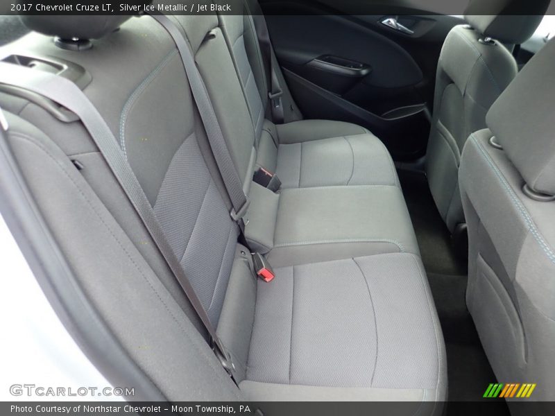 Silver Ice Metallic / Jet Black 2017 Chevrolet Cruze LT