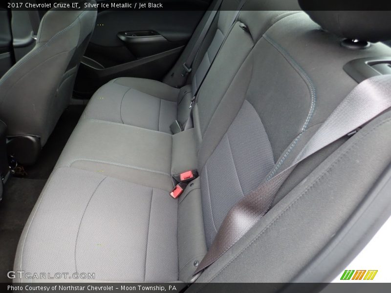 Silver Ice Metallic / Jet Black 2017 Chevrolet Cruze LT