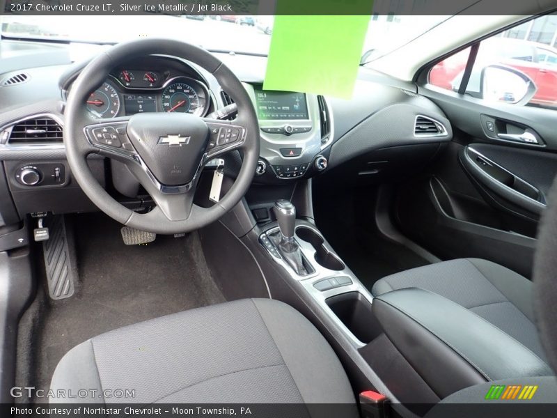 Silver Ice Metallic / Jet Black 2017 Chevrolet Cruze LT