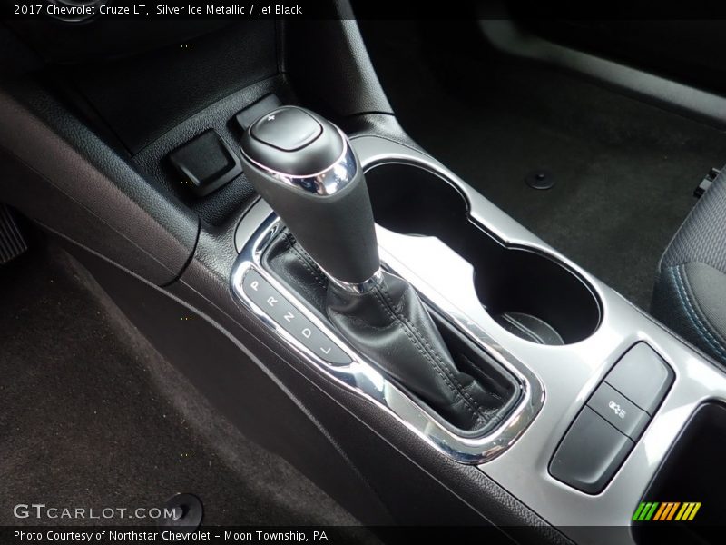 Silver Ice Metallic / Jet Black 2017 Chevrolet Cruze LT
