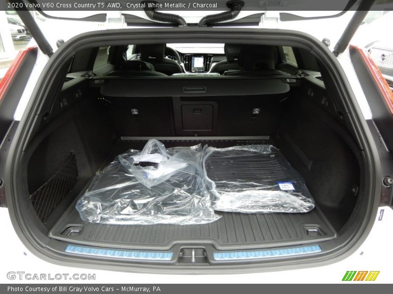 2020 V60 Cross Country T5 AWD Trunk