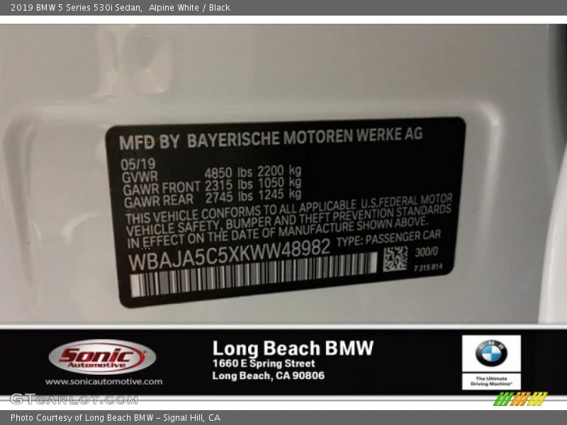 Alpine White / Black 2019 BMW 5 Series 530i Sedan