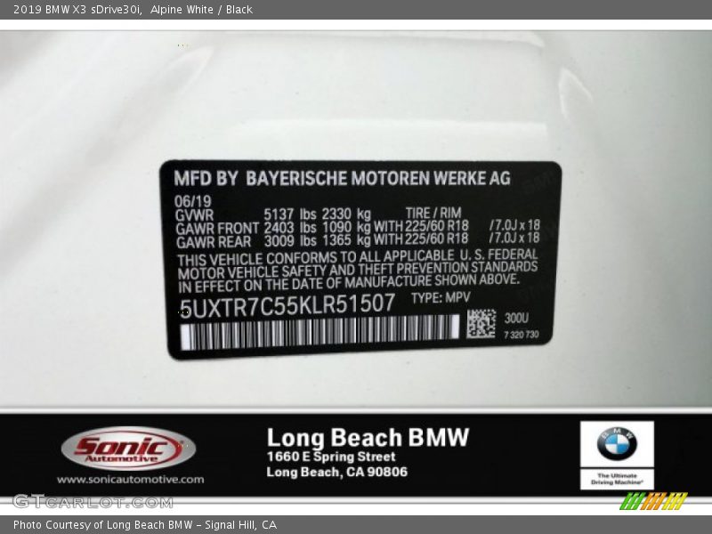 Alpine White / Black 2019 BMW X3 sDrive30i