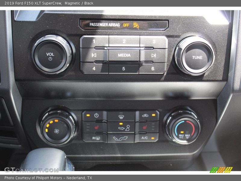 Magnetic / Black 2019 Ford F150 XLT SuperCrew