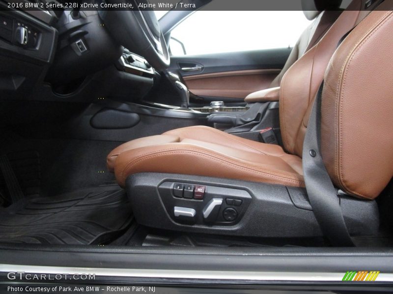 Alpine White / Terra 2016 BMW 2 Series 228i xDrive Convertible