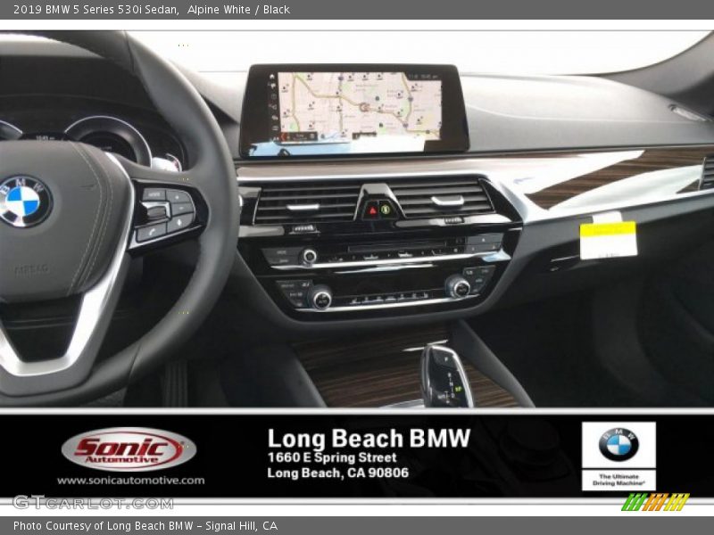 Alpine White / Black 2019 BMW 5 Series 530i Sedan