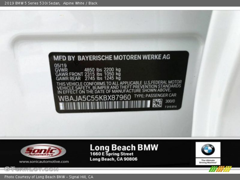Alpine White / Black 2019 BMW 5 Series 530i Sedan