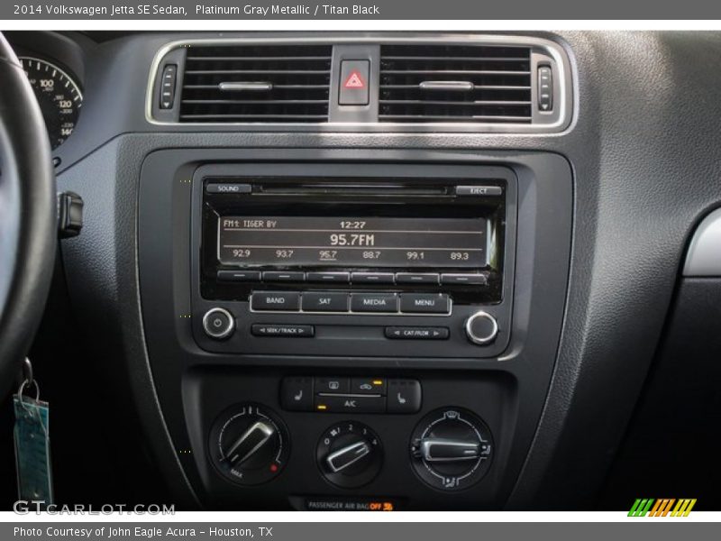 Platinum Gray Metallic / Titan Black 2014 Volkswagen Jetta SE Sedan