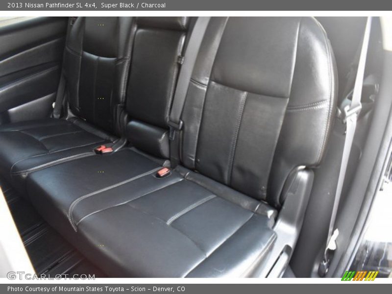 Super Black / Charcoal 2013 Nissan Pathfinder SL 4x4