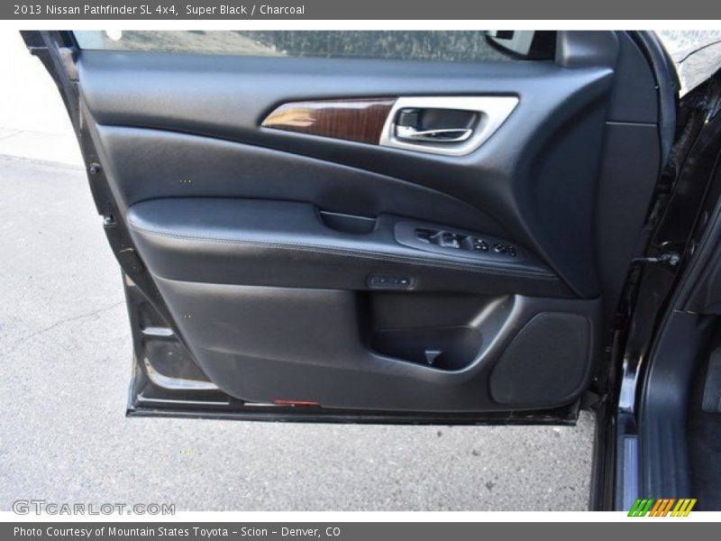 Super Black / Charcoal 2013 Nissan Pathfinder SL 4x4