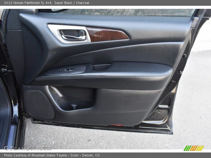 Super Black / Charcoal 2013 Nissan Pathfinder SL 4x4