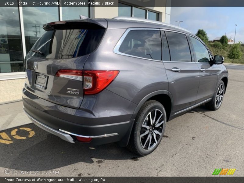 Modern Steel Metallic / Black 2019 Honda Pilot Touring AWD