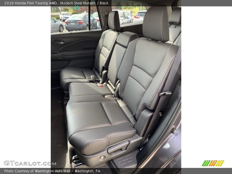 Modern Steel Metallic / Black 2019 Honda Pilot Touring AWD