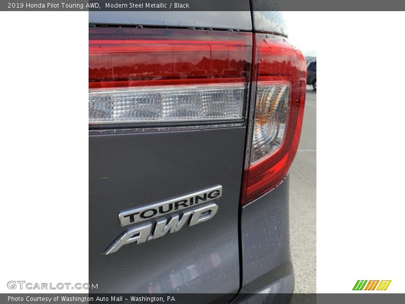 Modern Steel Metallic / Black 2019 Honda Pilot Touring AWD