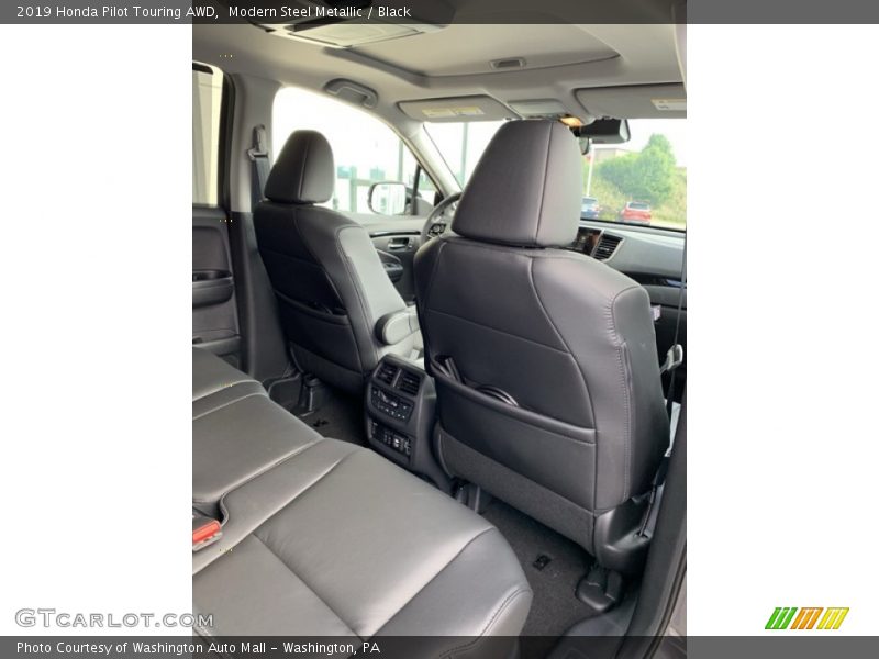 Modern Steel Metallic / Black 2019 Honda Pilot Touring AWD