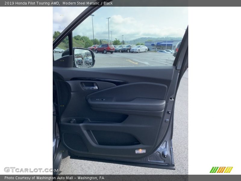 Modern Steel Metallic / Black 2019 Honda Pilot Touring AWD