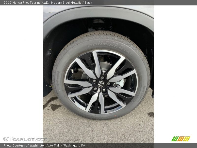 Modern Steel Metallic / Black 2019 Honda Pilot Touring AWD