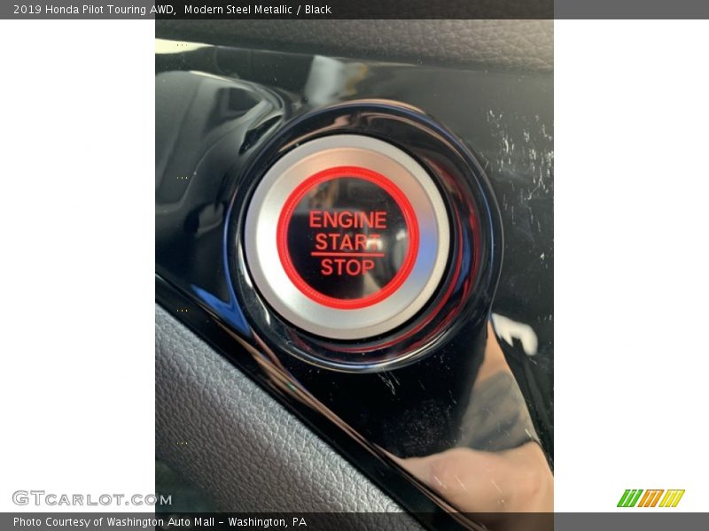 Modern Steel Metallic / Black 2019 Honda Pilot Touring AWD