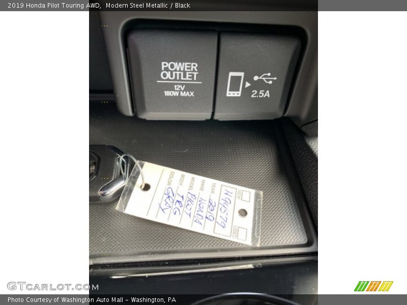 Modern Steel Metallic / Black 2019 Honda Pilot Touring AWD
