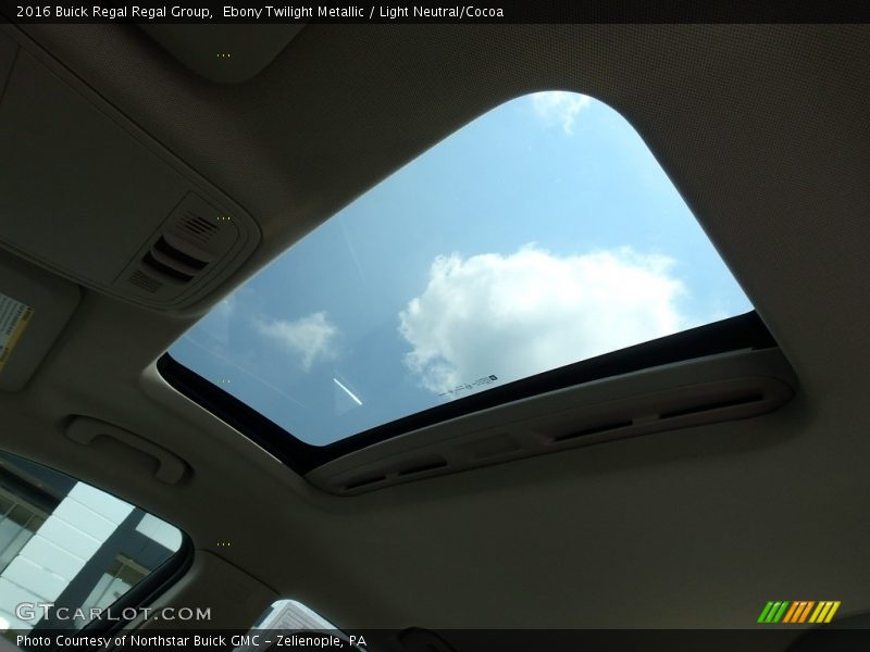 Ebony Twilight Metallic / Light Neutral/Cocoa 2016 Buick Regal Regal Group