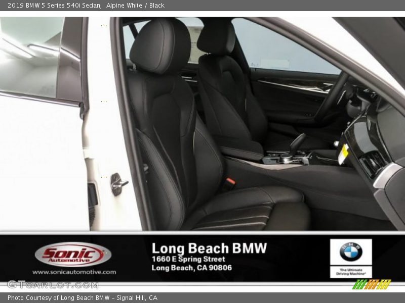 Alpine White / Black 2019 BMW 5 Series 540i Sedan
