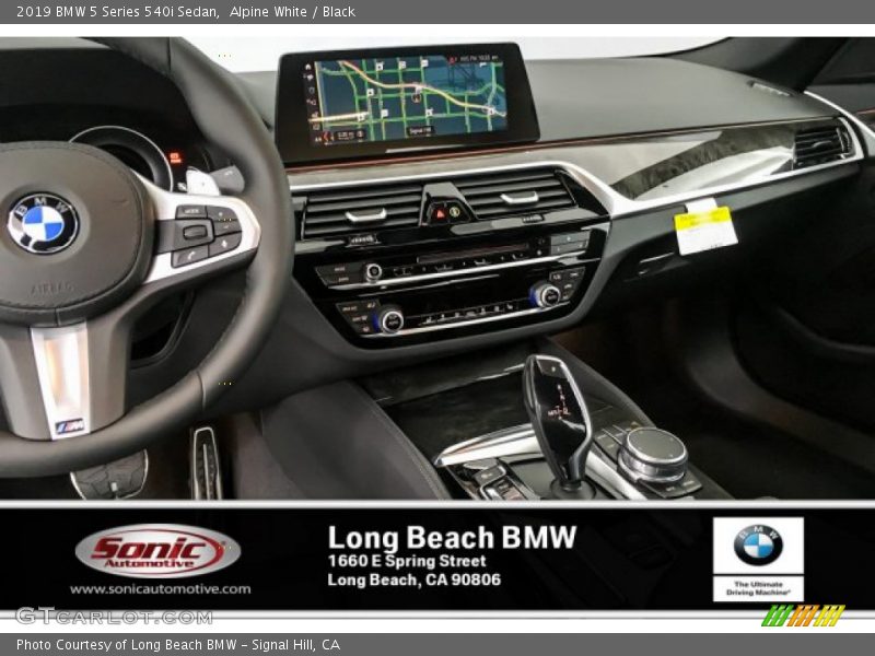 Alpine White / Black 2019 BMW 5 Series 540i Sedan