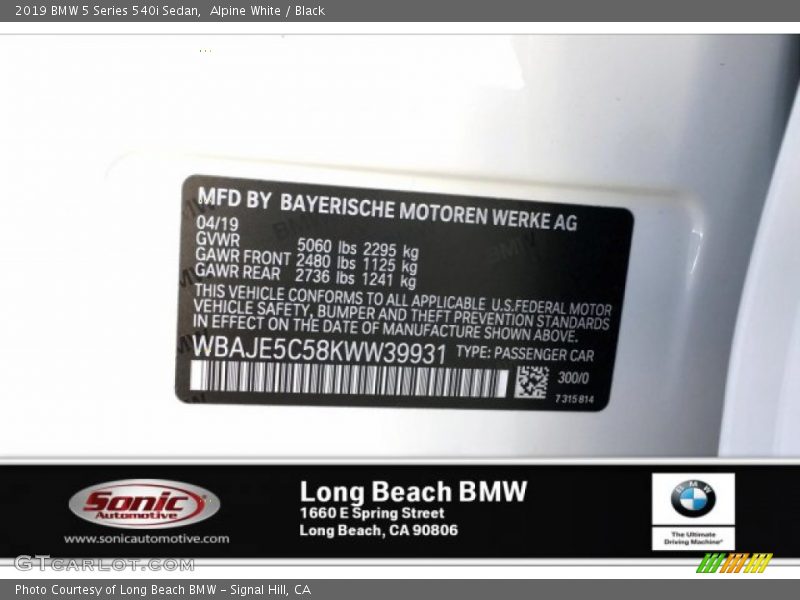 Alpine White / Black 2019 BMW 5 Series 540i Sedan