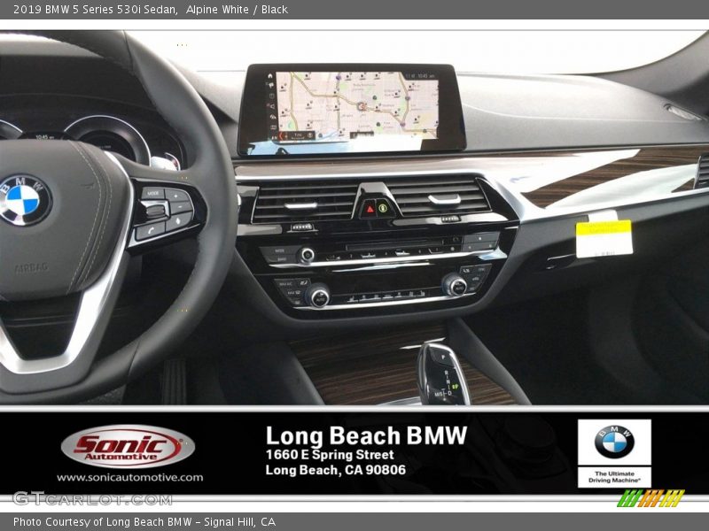 Alpine White / Black 2019 BMW 5 Series 530i Sedan