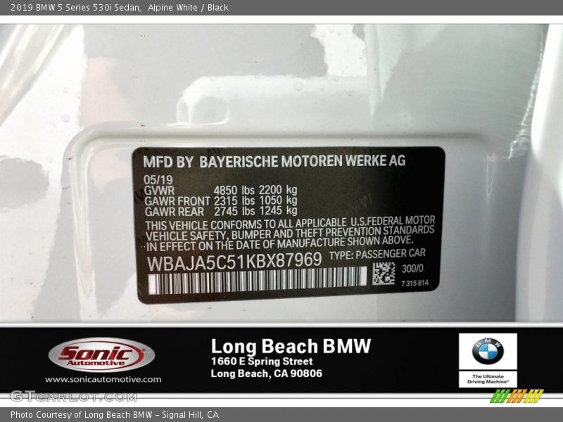 Alpine White / Black 2019 BMW 5 Series 530i Sedan