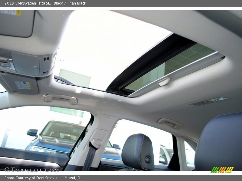 Black / Titan Black 2019 Volkswagen Jetta SE
