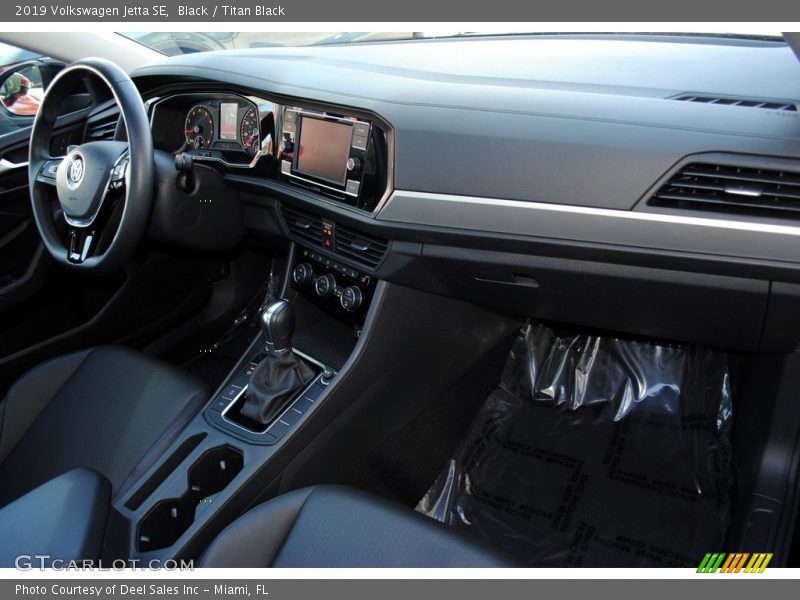 Black / Titan Black 2019 Volkswagen Jetta SE