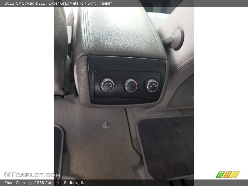 Cyber Gray Metallic / Light Titanium 2013 GMC Acadia SLE