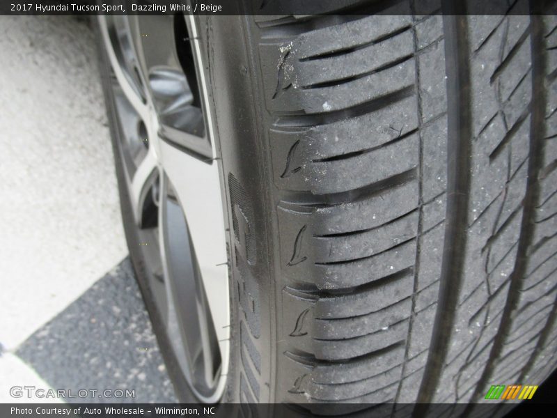 Dazzling White / Beige 2017 Hyundai Tucson Sport