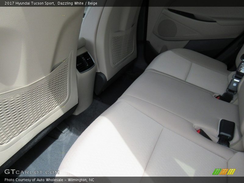 Dazzling White / Beige 2017 Hyundai Tucson Sport