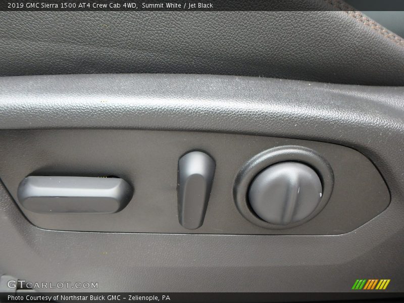 Summit White / Jet Black 2019 GMC Sierra 1500 AT4 Crew Cab 4WD